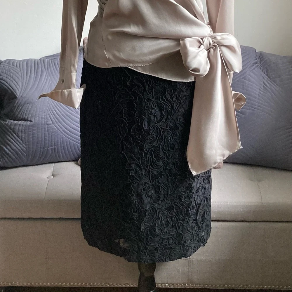 NWT Talbots black lace evening /cocktail skirt. Lace overlay/black lining Size 8